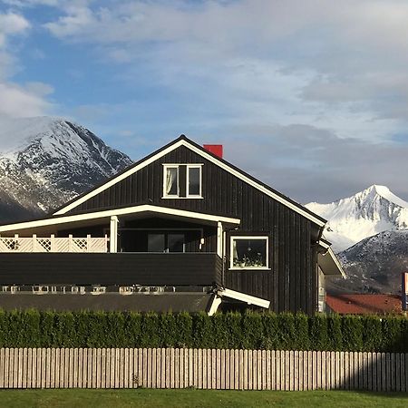 Villa Åndalsnes エクステリア 写真