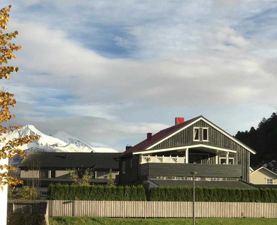 Villa Åndalsnes エクステリア 写真