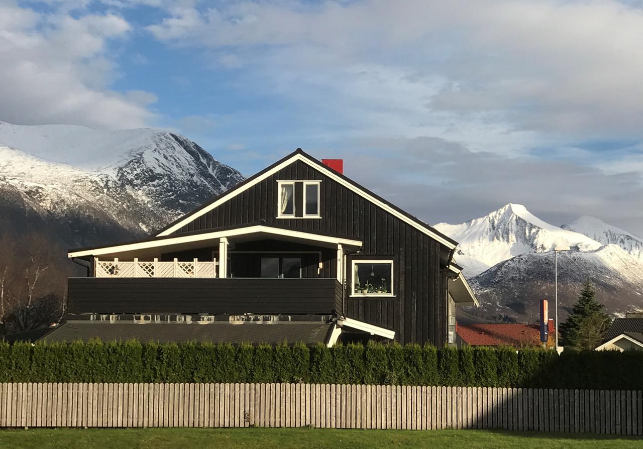 Villa Åndalsnes エクステリア 写真