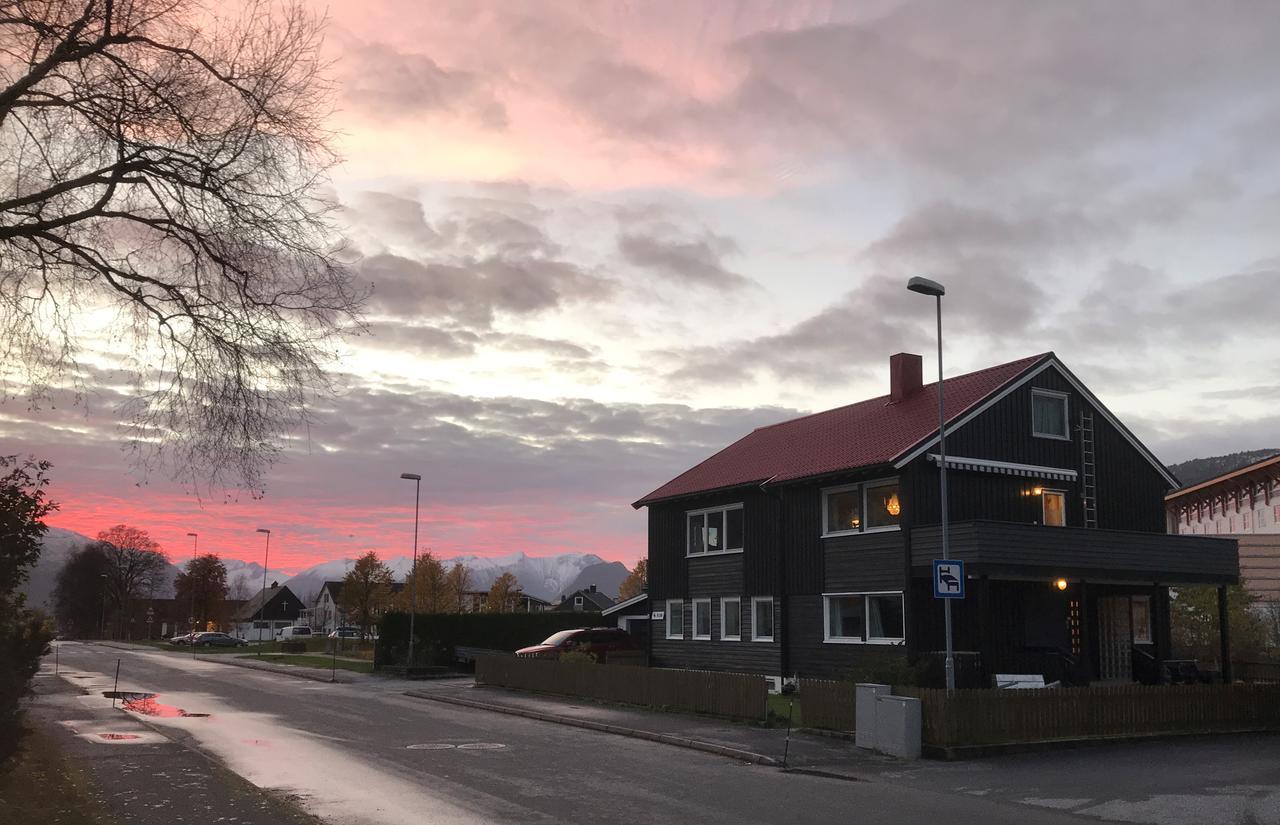 Villa Åndalsnes エクステリア 写真