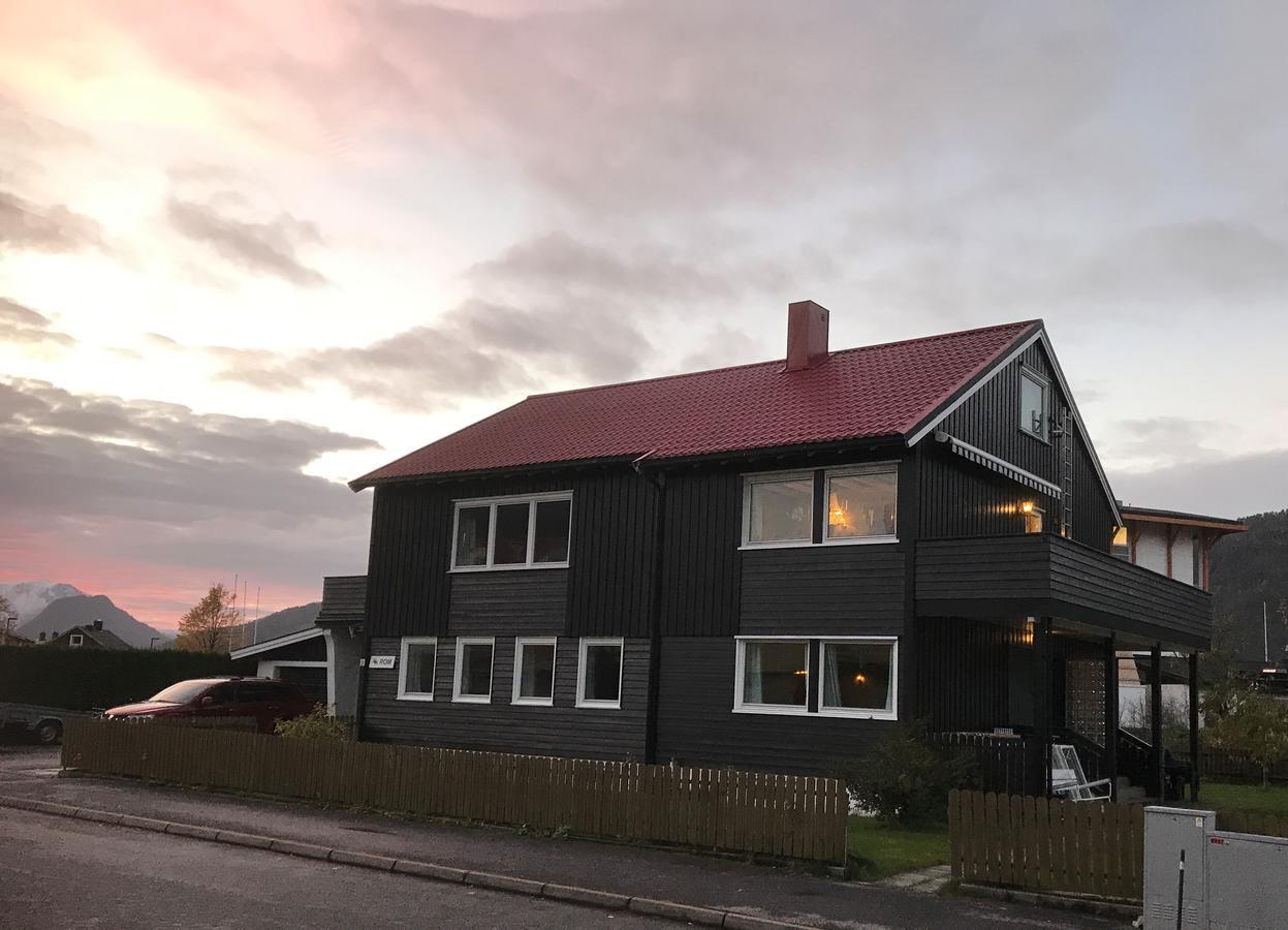 Villa Åndalsnes エクステリア 写真