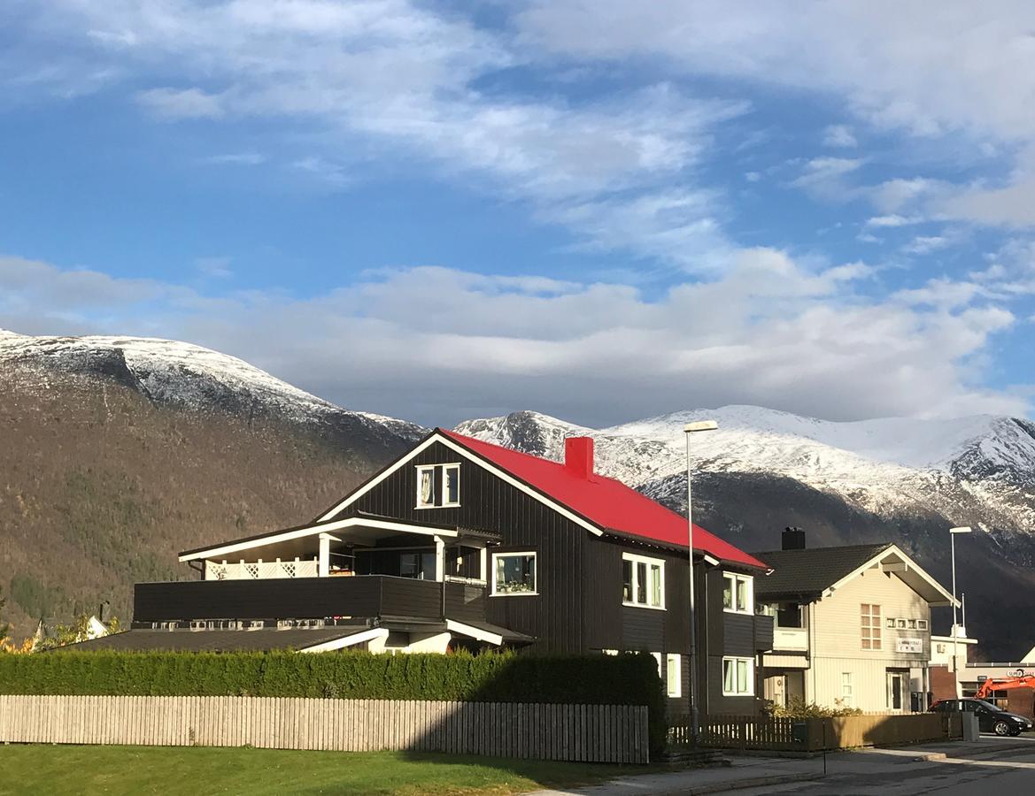 Villa Åndalsnes エクステリア 写真